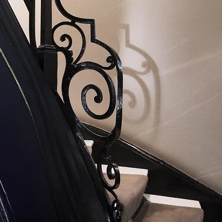 Daunou Opera Hotel 3*